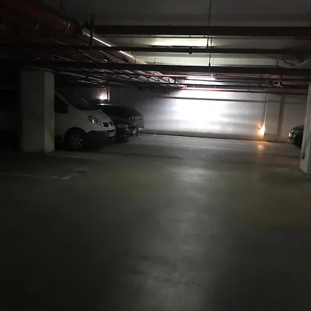 Queen Beds With Underground Parking * Bucharest