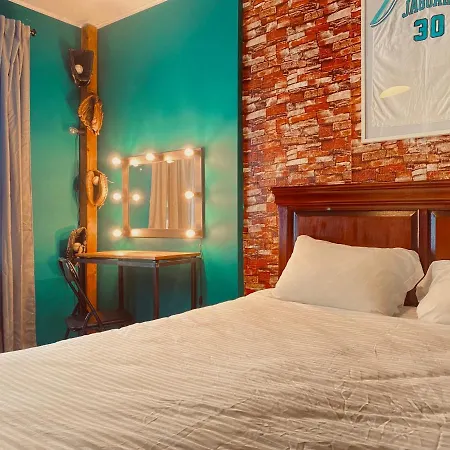 Queen Beds With Underground Parking